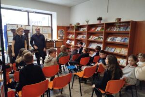 Rosteme s knihou - podpora čtenářské gramotnosti s knihovnou a MAP