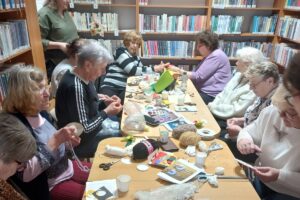 Velikonoční tvoření přineslo seniorům radost, setkání i sváteční atmosféru